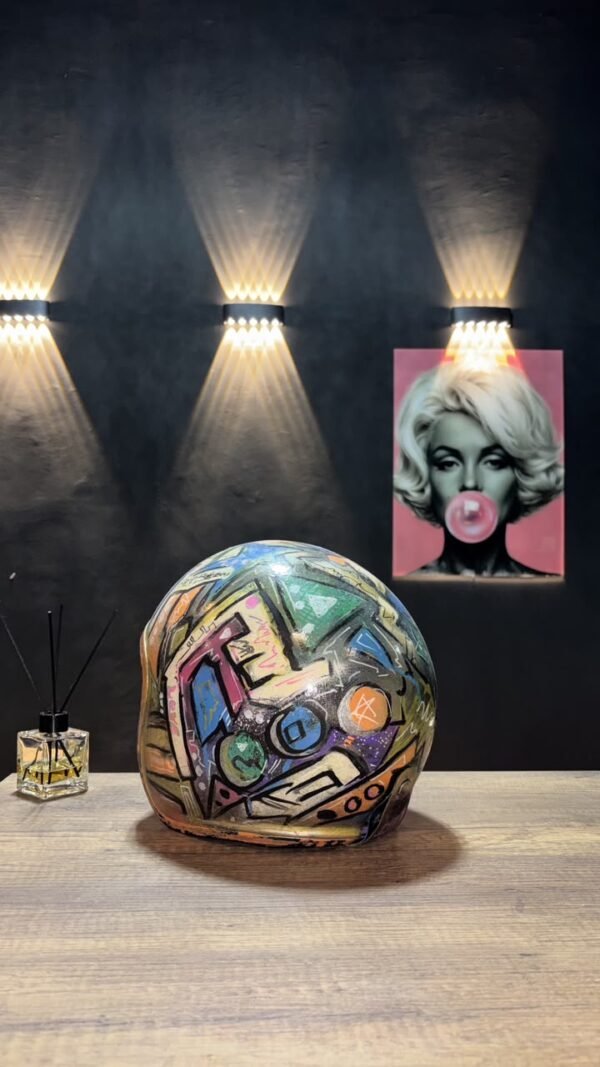urban-rider-casque-pop-art-ilysha-design Urban Rider - casque de moto vintage peint à la main style Street Art Pop Art, pièce unique - Ilysha Design