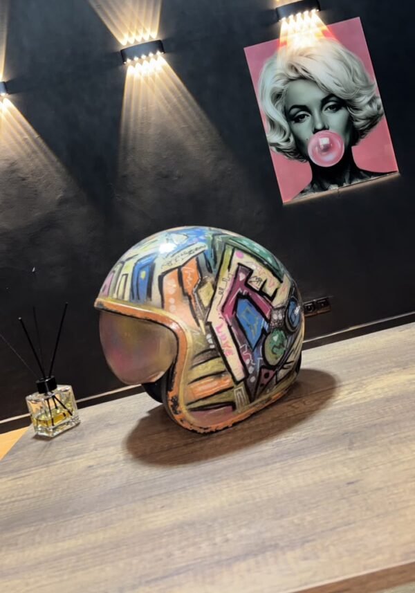 urban-rider-vue2 Urban Rider - vue du casque de moto peint Pop Art - Ilysha Design